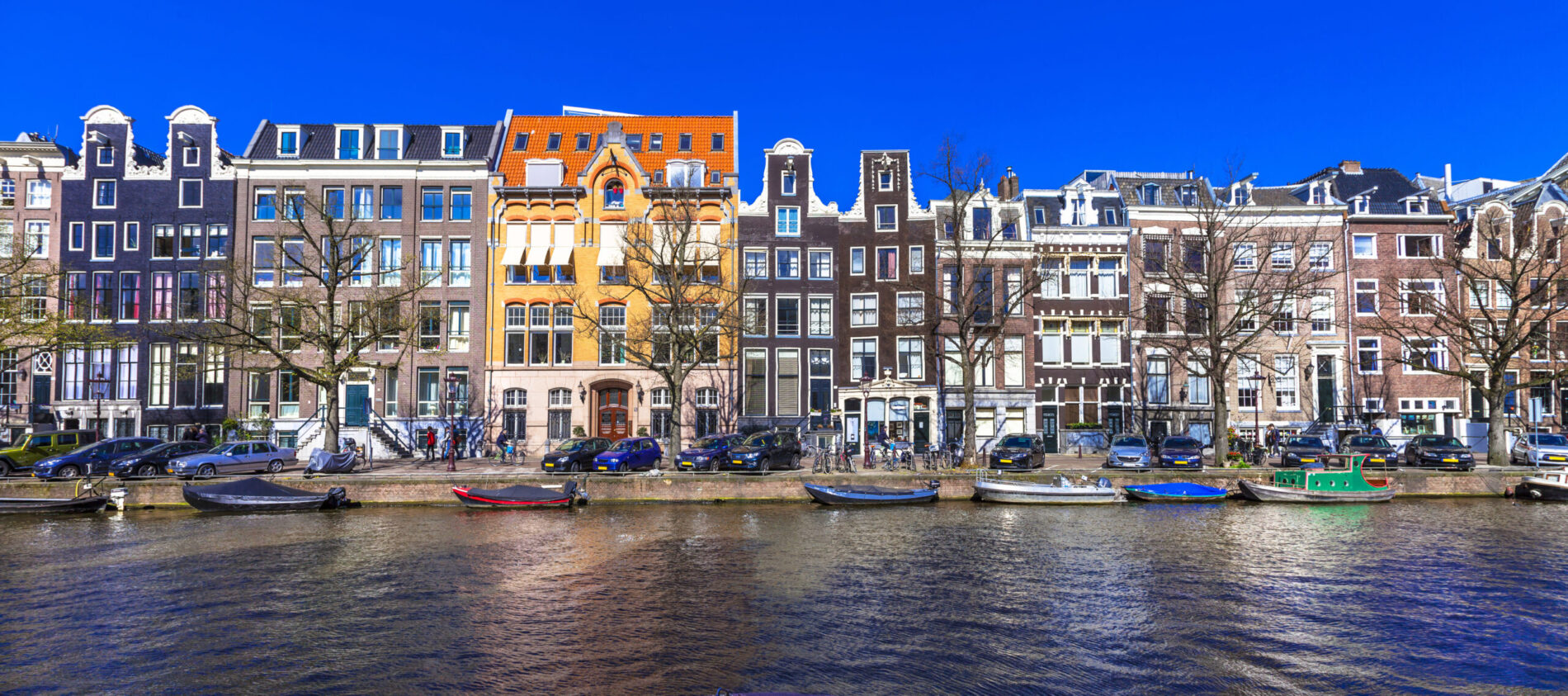 Air ambulance repatriation to the UK from the Netherlands with ICU-equipped aircraft in Amsterdam