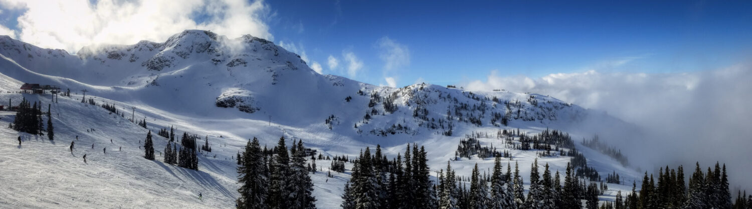 Ski-range header image illustrating air ambulance repatriation in snowy mountains