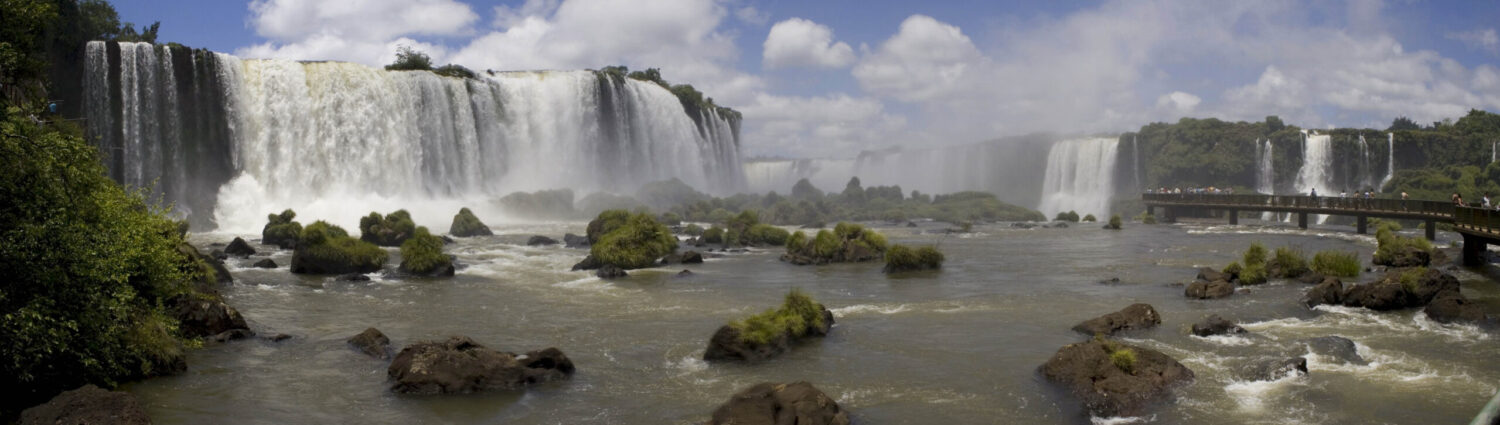 Air Ambulance Brazil – Iguazu Falls on the Brazilian side, highlighting the need for medical evacuation from remote and touristic regions